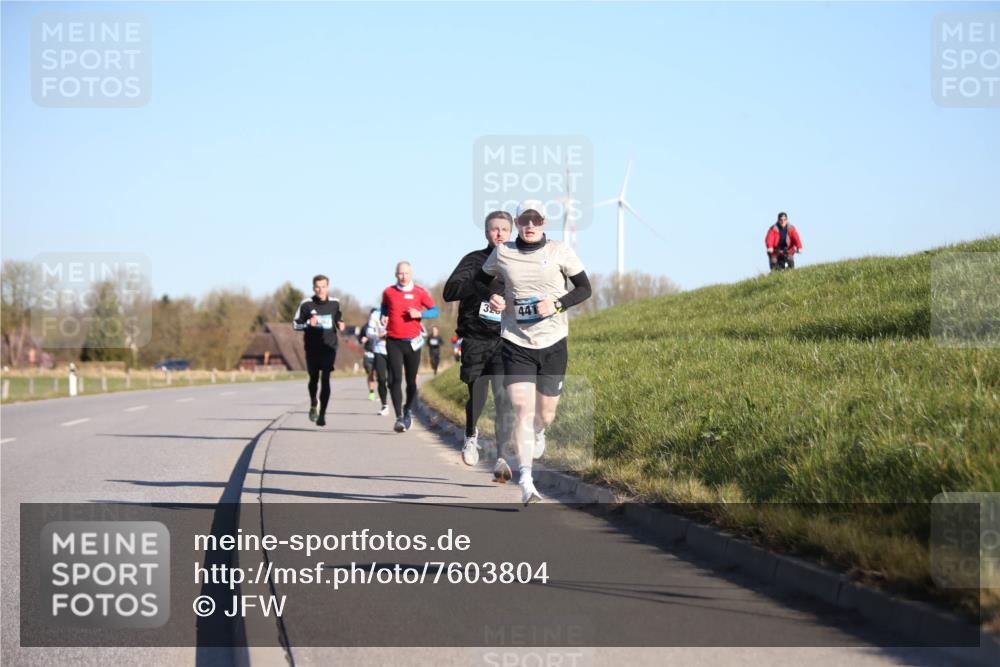 06.04.2025 - 44. Internationalen Wilhelmsburger Insellauf Jannik Wohlers http://msf.ph/oto/7603804 06.04.2025 09:21:19 Laufen 32, 441 meine-sportfotos.de