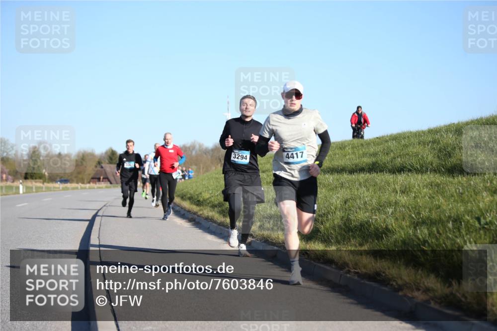 06.04.2025 - 44. Internationalen Wilhelmsburger Insellauf Jannik Wohlers http://msf.ph/oto/7603846 06.04.2025 09:21:21 Laufen 3294, 4417 meine-sportfotos.de