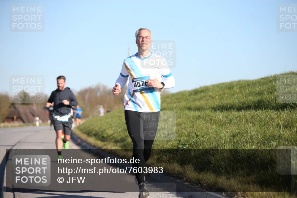 06.04.2025 - 44. Internationalen Wilhelmsburger Insellauf Jannik Wohlers http://msf.ph/oto/7603983 06.04.2025 09:21:26 Laufen 4576 meine-sportfotos.de