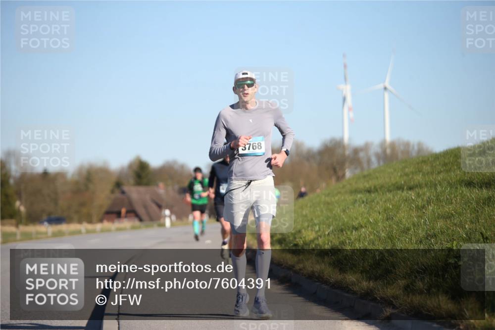 06.04.2025 - 44. Internationalen Wilhelmsburger Insellauf Jannik Wohlers http://msf.ph/oto/7604391 06.04.2025 09:21:49 Laufen 3768 meine-sportfotos.de