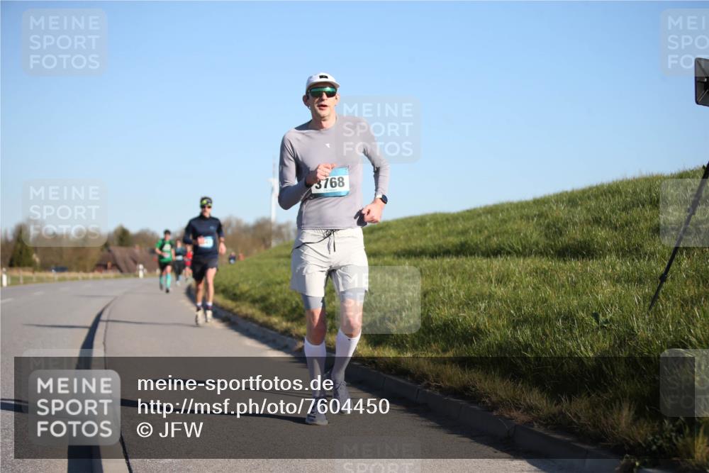 06.04.2025 - 44. Internationalen Wilhelmsburger Insellauf Jannik Wohlers http://msf.ph/oto/7604450 06.04.2025 09:21:51 Laufen 3768 meine-sportfotos.de