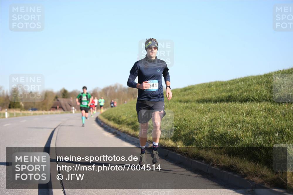 06.04.2025 - 44. Internationalen Wilhelmsburger Insellauf Jannik Wohlers http://msf.ph/oto/7604514 06.04.2025 09:21:54 Laufen 541 meine-sportfotos.de