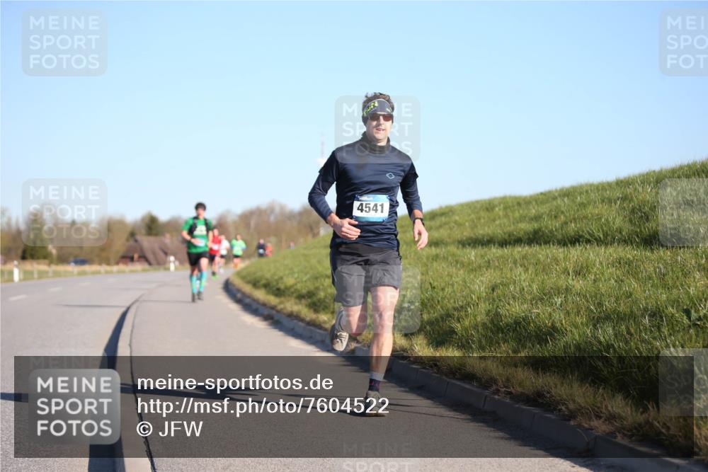 06.04.2025 - 44. Internationalen Wilhelmsburger Insellauf Jannik Wohlers http://msf.ph/oto/7604522 06.04.2025 09:21:54 Laufen 4541 meine-sportfotos.de