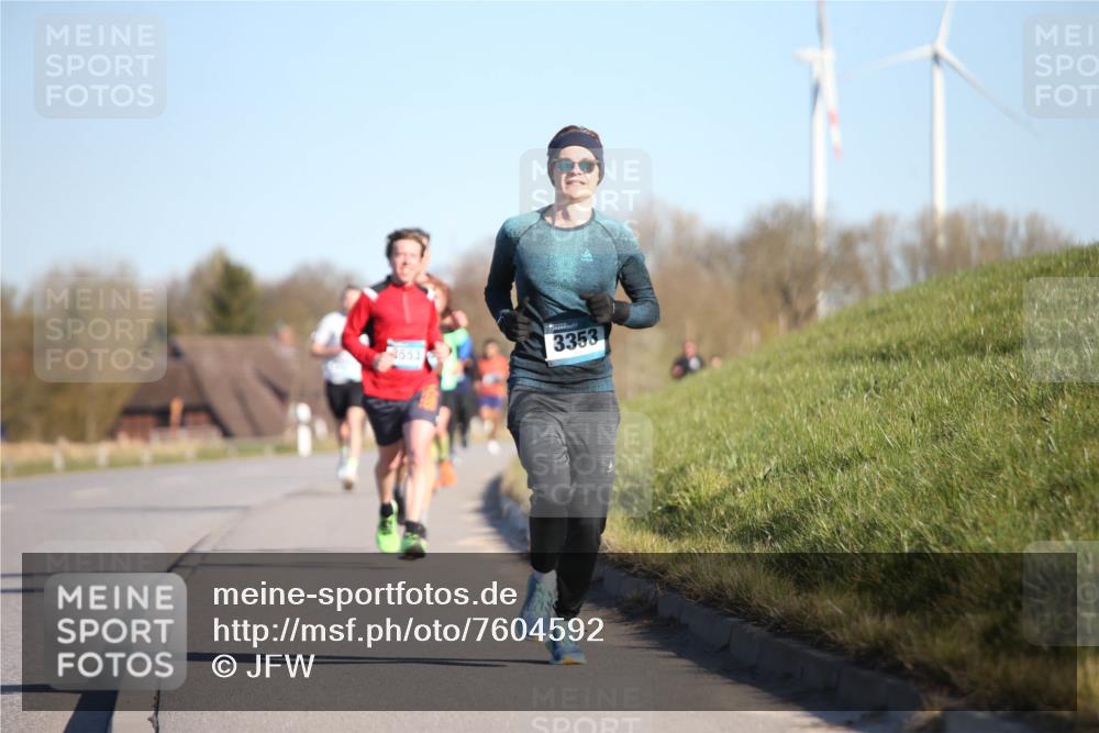 06.04.2025 - 44. Internationalen Wilhelmsburger Insellauf Jannik Wohlers http://msf.ph/oto/7604592 06.04.2025 09:22:01 Laufen 3553, 3353 meine-sportfotos.de