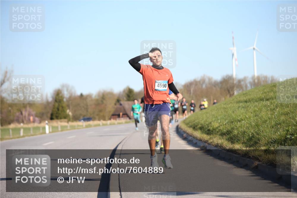 06.04.2025 - 44. Internationalen Wilhelmsburger Insellauf Jannik Wohlers http://msf.ph/oto/7604889 06.04.2025 09:22:19 Laufen 4590 meine-sportfotos.de