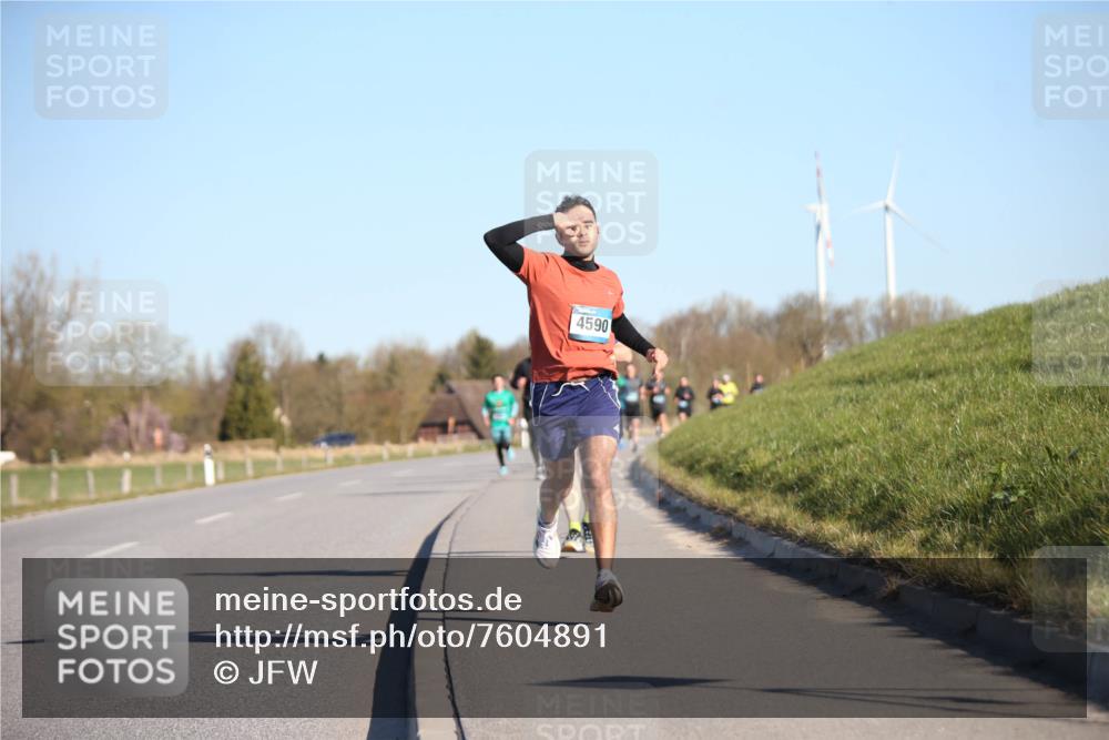 06.04.2025 - 44. Internationalen Wilhelmsburger Insellauf Jannik Wohlers http://msf.ph/oto/7604891 06.04.2025 09:22:19 Laufen 4590 meine-sportfotos.de