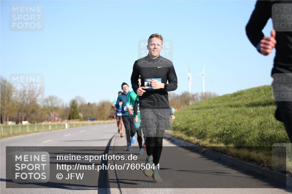 06.04.2025 - 44. Internationalen Wilhelmsburger Insellauf Jannik Wohlers http://msf.ph/oto/7605041 06.04.2025 09:22:29 Laufen  meine-sportfotos.de