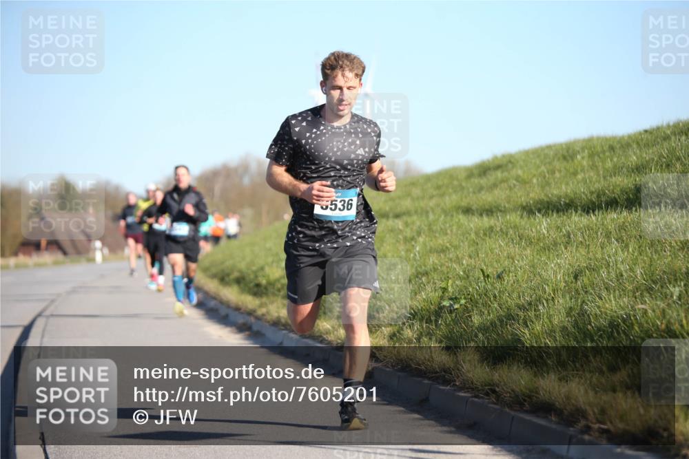 06.04.2025 - 44. Internationalen Wilhelmsburger Insellauf Jannik Wohlers http://msf.ph/oto/7605201 06.04.2025 09:22:35 Laufen 536 meine-sportfotos.de