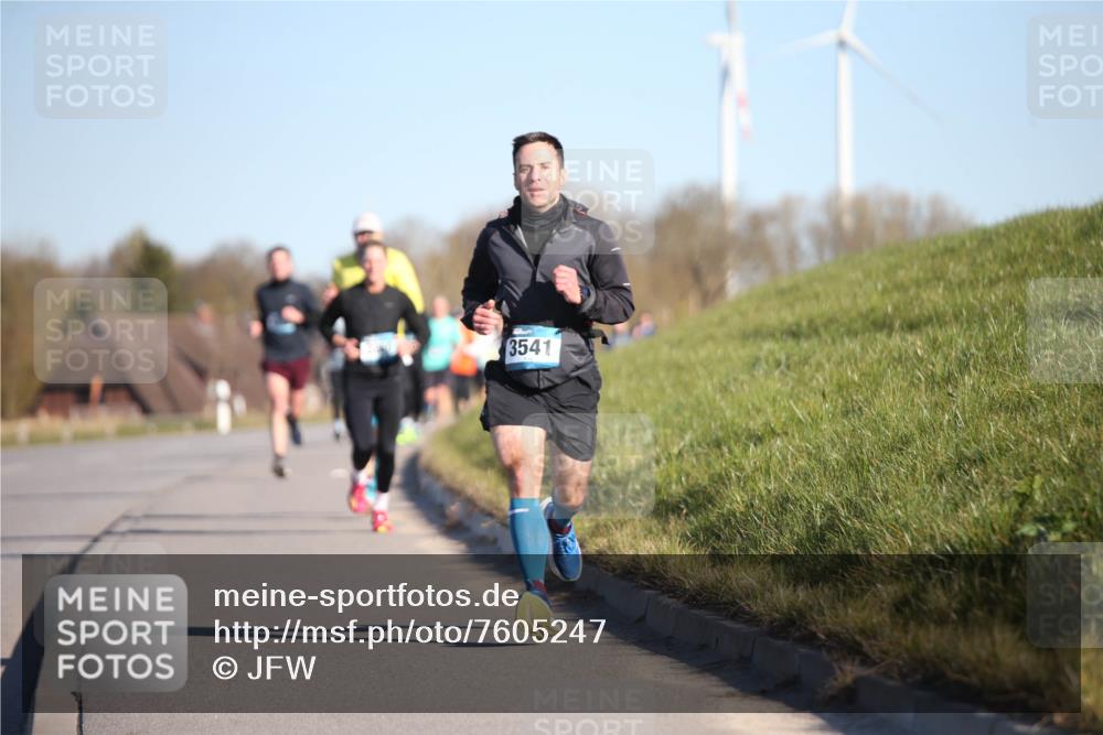 06.04.2025 - 44. Internationalen Wilhelmsburger Insellauf Jannik Wohlers http://msf.ph/oto/7605247 06.04.2025 09:22:38 Laufen 3541 meine-sportfotos.de