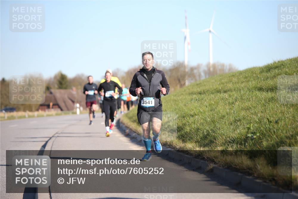 06.04.2025 - 44. Internationalen Wilhelmsburger Insellauf Jannik Wohlers http://msf.ph/oto/7605252 06.04.2025 09:22:38 Laufen 3541 meine-sportfotos.de