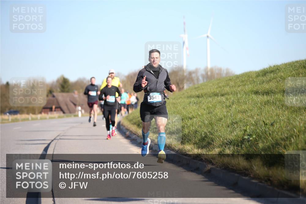 06.04.2025 - 44. Internationalen Wilhelmsburger Insellauf Jannik Wohlers http://msf.ph/oto/7605258 06.04.2025 09:22:38 Laufen 250, 3541 meine-sportfotos.de