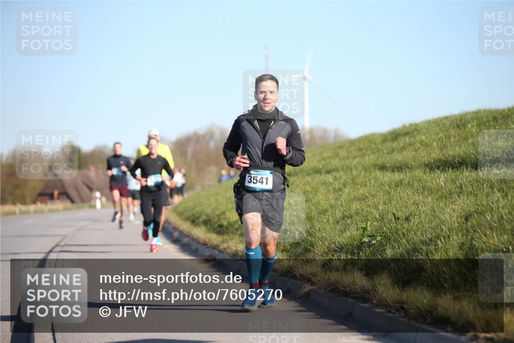 06.04.2025 - 44. Internationalen Wilhelmsburger Insellauf Jannik Wohlers http://msf.ph/oto/7605270 06.04.2025 09:22:39 Laufen 3541 meine-sportfotos.de