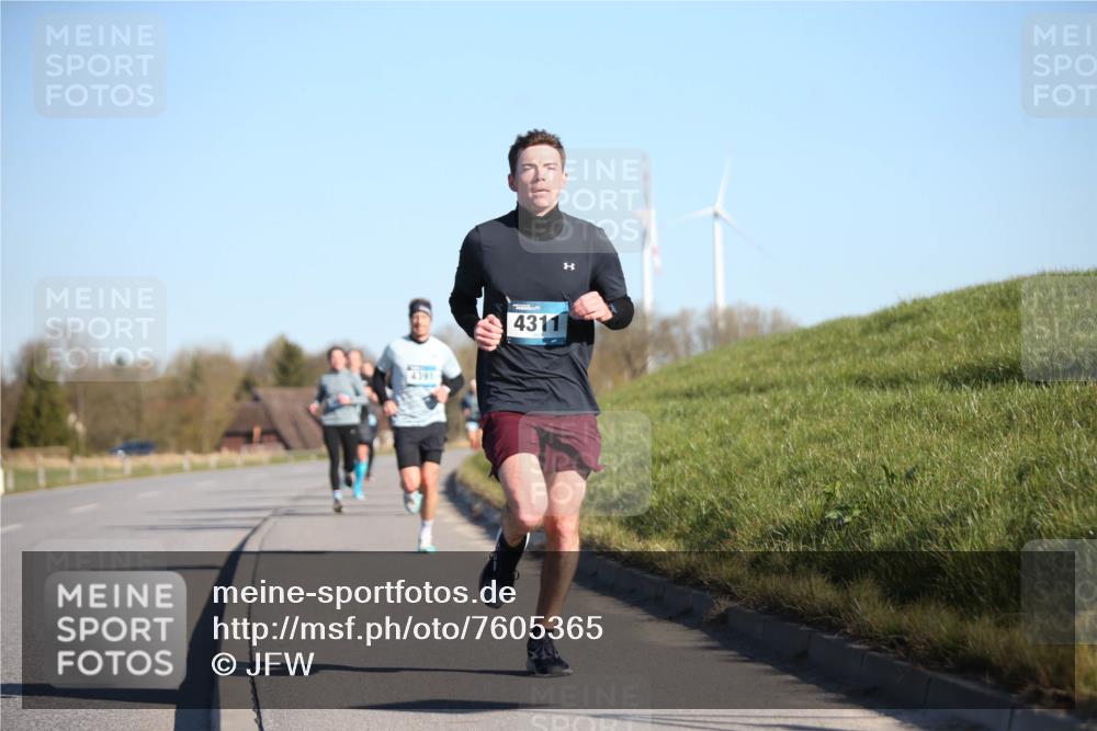 06.04.2025 - 44. Internationalen Wilhelmsburger Insellauf Jannik Wohlers http://msf.ph/oto/7605365 06.04.2025 09:22:46 Laufen 4391, 4311 meine-sportfotos.de