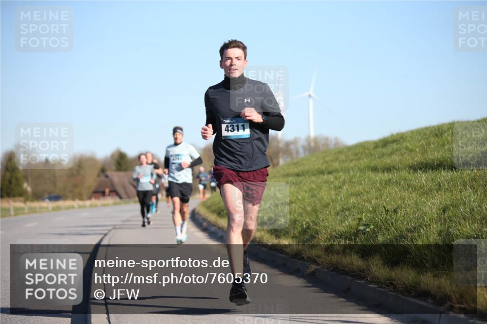 06.04.2025 - 44. Internationalen Wilhelmsburger Insellauf Jannik Wohlers http://msf.ph/oto/7605370 06.04.2025 09:22:46 Laufen 4391, 4311 meine-sportfotos.de