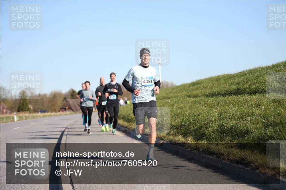 06.04.2025 - 44. Internationalen Wilhelmsburger Insellauf Jannik Wohlers http://msf.ph/oto/7605420 06.04.2025 09:22:49 Laufen 3448, 4391 meine-sportfotos.de