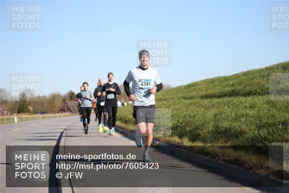 06.04.2025 - 44. Internationalen Wilhelmsburger Insellauf Jannik Wohlers http://msf.ph/oto/7605423 06.04.2025 09:22:50 Laufen 3448, 4391 meine-sportfotos.de