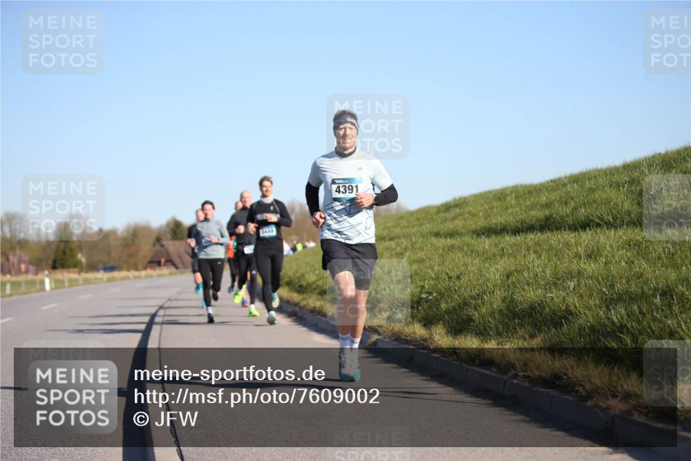 06.04.2025 - 44. Internationalen Wilhelmsburger Insellauf Jannik Wohlers http://msf.ph/oto/7609002 06.04.2025 09:22:50 Laufen 3448, 4391 meine-sportfotos.de