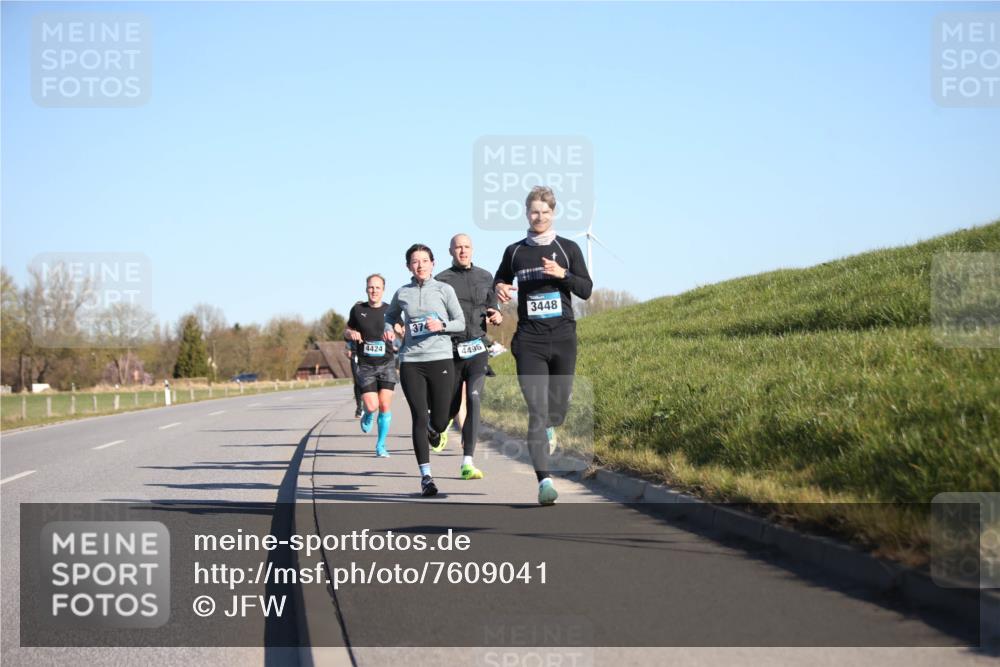 06.04.2025 - 44. Internationalen Wilhelmsburger Insellauf Jannik Wohlers http://msf.ph/oto/7609041 06.04.2025 09:22:52 Laufen 4424, 374, 4496, 3448 meine-sportfotos.de