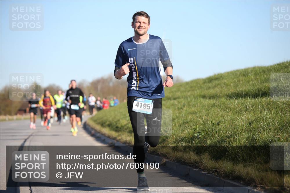 06.04.2025 - 44. Internationalen Wilhelmsburger Insellauf Jannik Wohlers http://msf.ph/oto/7609190 06.04.2025 09:23:06 Laufen 4195 meine-sportfotos.de