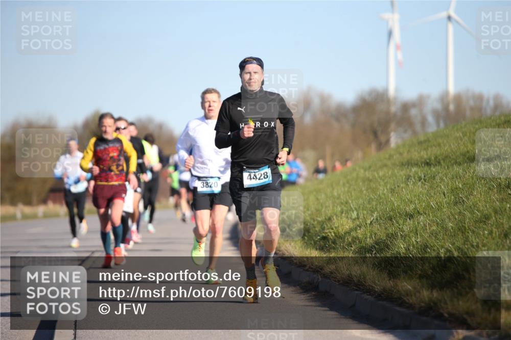 06.04.2025 - 44. Internationalen Wilhelmsburger Insellauf Jannik Wohlers http://msf.ph/oto/7609198 06.04.2025 09:23:09 Laufen 3820, 4428 meine-sportfotos.de