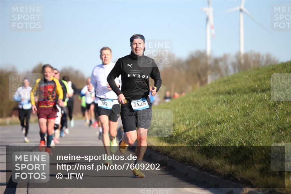 06.04.2025 - 44. Internationalen Wilhelmsburger Insellauf Jannik Wohlers http://msf.ph/oto/7609202 06.04.2025 09:23:09 Laufen 3820, 4428 meine-sportfotos.de