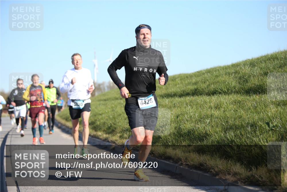 06.04.2025 - 44. Internationalen Wilhelmsburger Insellauf Jannik Wohlers http://msf.ph/oto/7609220 06.04.2025 09:23:12 Laufen 3820, 4428 meine-sportfotos.de