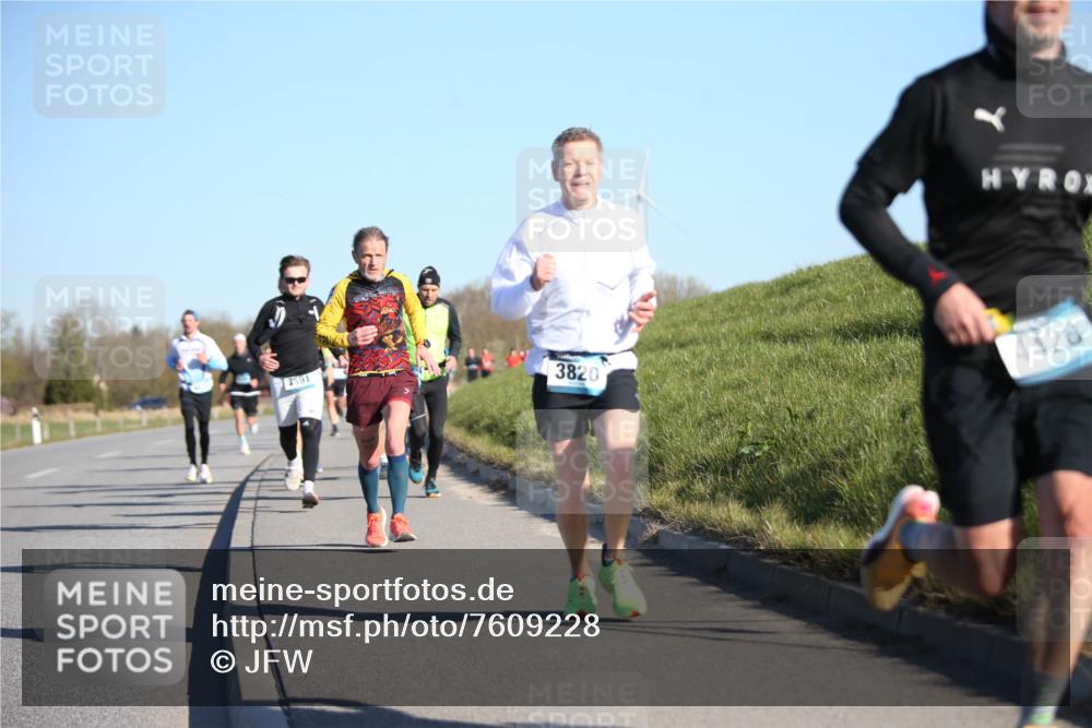 06.04.2025 - 44. Internationalen Wilhelmsburger Insellauf Jannik Wohlers http://msf.ph/oto/7609228 06.04.2025 09:23:13 Laufen 3591, 3820, 4428 meine-sportfotos.de