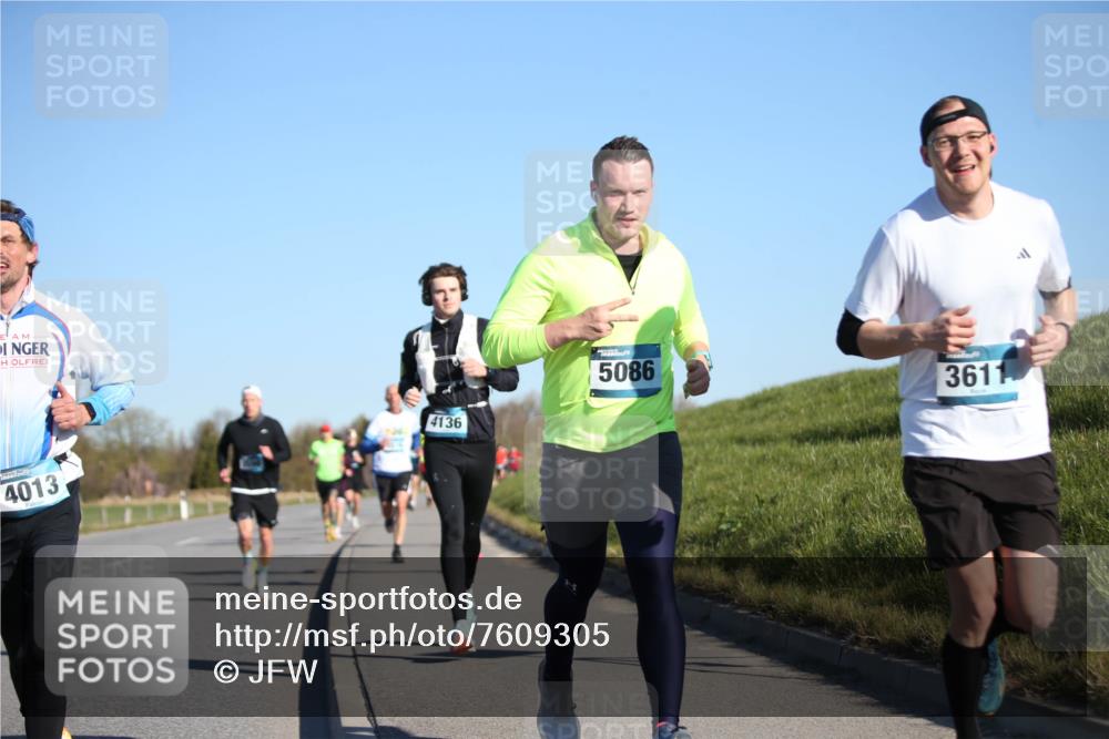 06.04.2025 - 44. Internationalen Wilhelmsburger Insellauf Jannik Wohlers http://msf.ph/oto/7609305 06.04.2025 09:23:19 Laufen 4013, 4136, 5086, 3611 meine-sportfotos.de