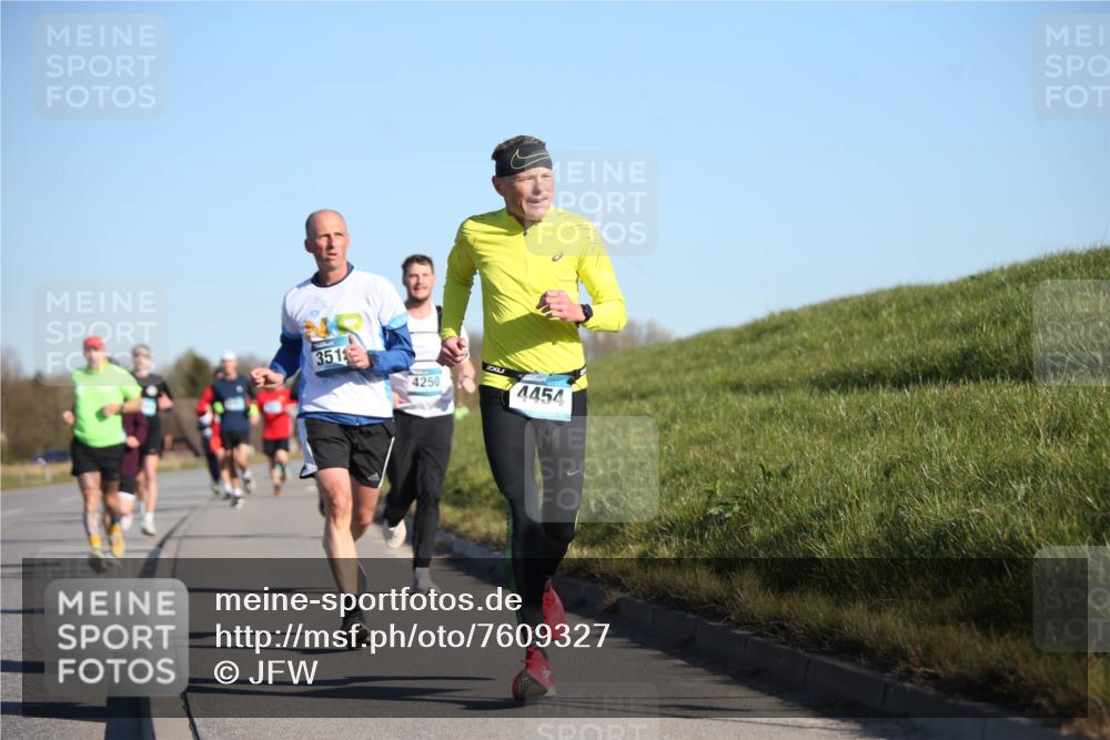 06.04.2025 - 44. Internationalen Wilhelmsburger Insellauf Jannik Wohlers http://msf.ph/oto/7609327 06.04.2025 09:23:22 Laufen 3512, 4250, 4454 meine-sportfotos.de