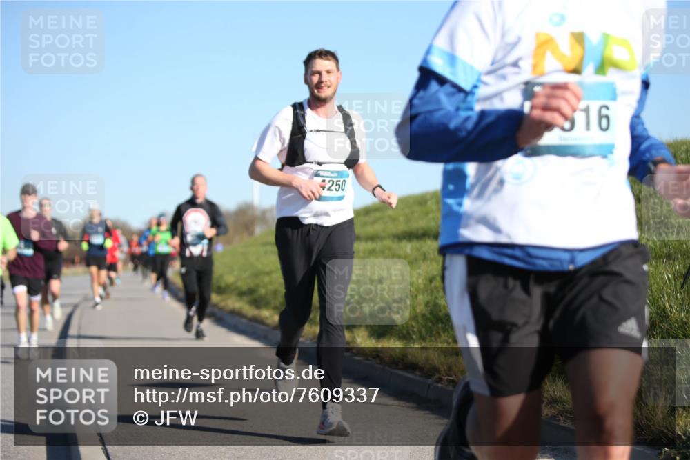 06.04.2025 - 44. Internationalen Wilhelmsburger Insellauf Jannik Wohlers http://msf.ph/oto/7609337 06.04.2025 09:23:24 Laufen 250, 916 meine-sportfotos.de