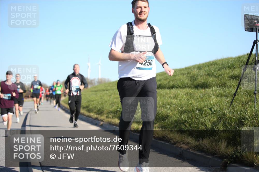 06.04.2025 - 44. Internationalen Wilhelmsburger Insellauf Jannik Wohlers http://msf.ph/oto/7609344 06.04.2025 09:23:25 Laufen 250 meine-sportfotos.de