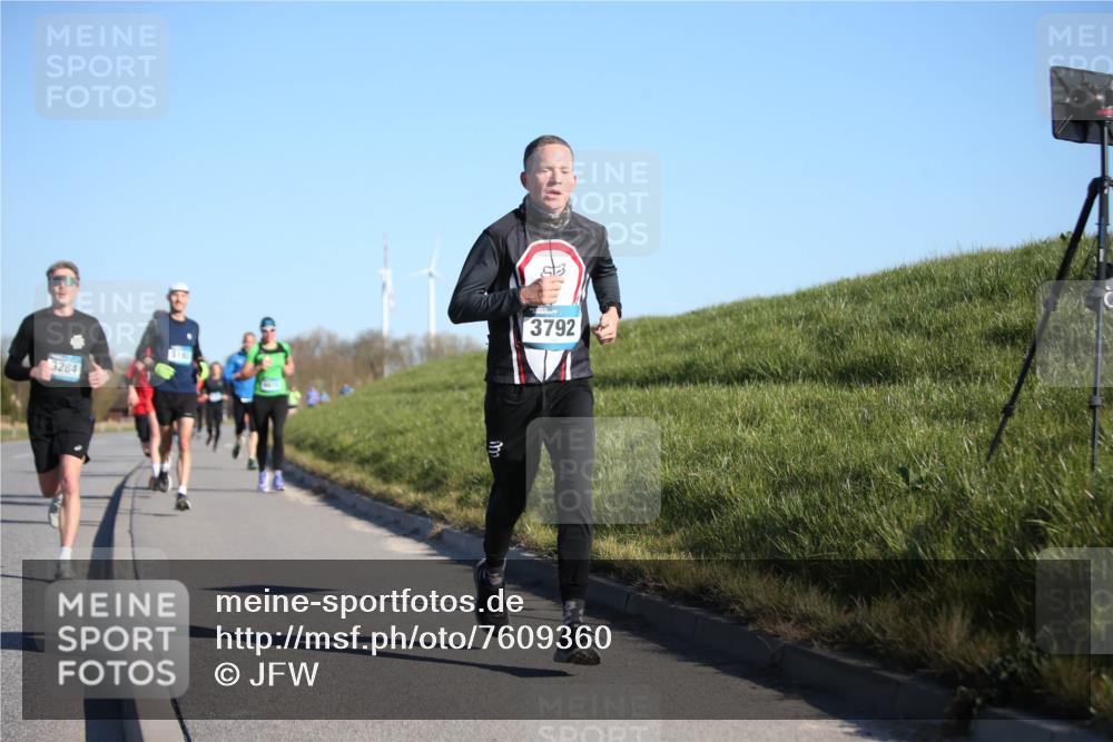 06.04.2025 - 44. Internationalen Wilhelmsburger Insellauf Jannik Wohlers http://msf.ph/oto/7609360 06.04.2025 09:23:27 Laufen 3284, 3792 meine-sportfotos.de