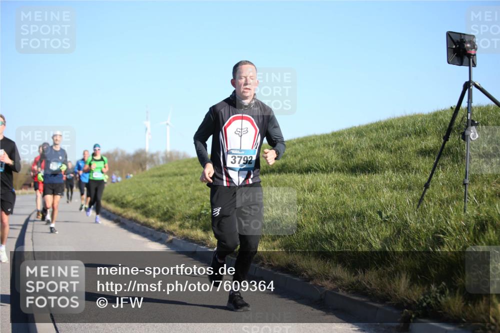 06.04.2025 - 44. Internationalen Wilhelmsburger Insellauf Jannik Wohlers http://msf.ph/oto/7609364 06.04.2025 09:23:27 Laufen 3, 3792 meine-sportfotos.de