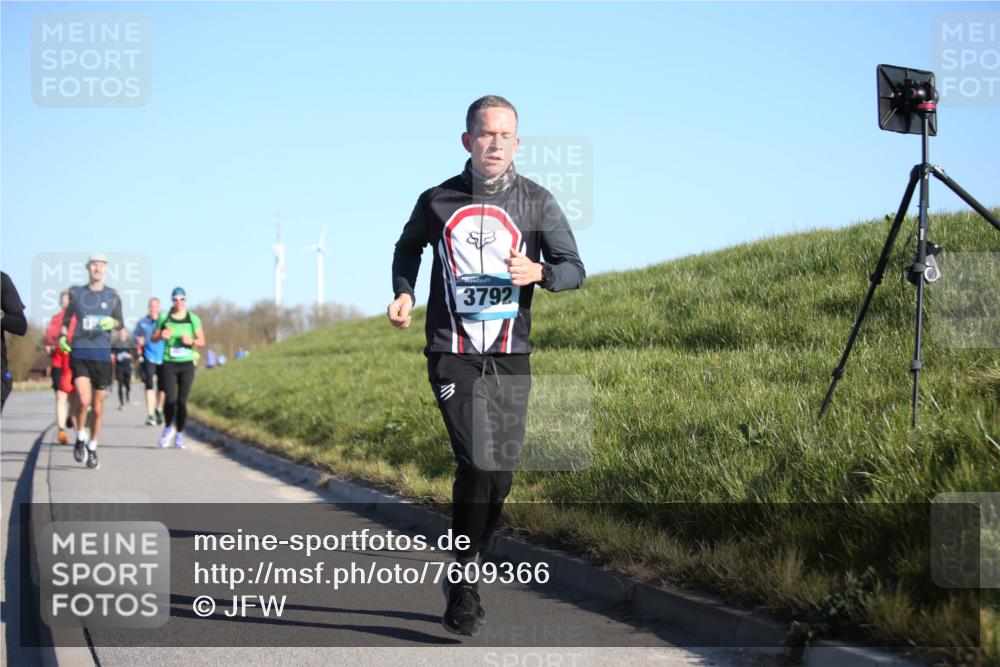 06.04.2025 - 44. Internationalen Wilhelmsburger Insellauf Jannik Wohlers http://msf.ph/oto/7609366 06.04.2025 09:23:27 Laufen 3, 3792 meine-sportfotos.de