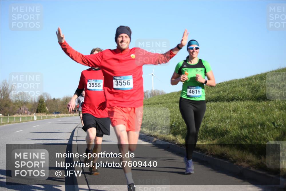 06.04.2025 - 44. Internationalen Wilhelmsburger Insellauf Jannik Wohlers http://msf.ph/oto/7609440 06.04.2025 09:23:31 Laufen 3555, 3556, 4615 meine-sportfotos.de