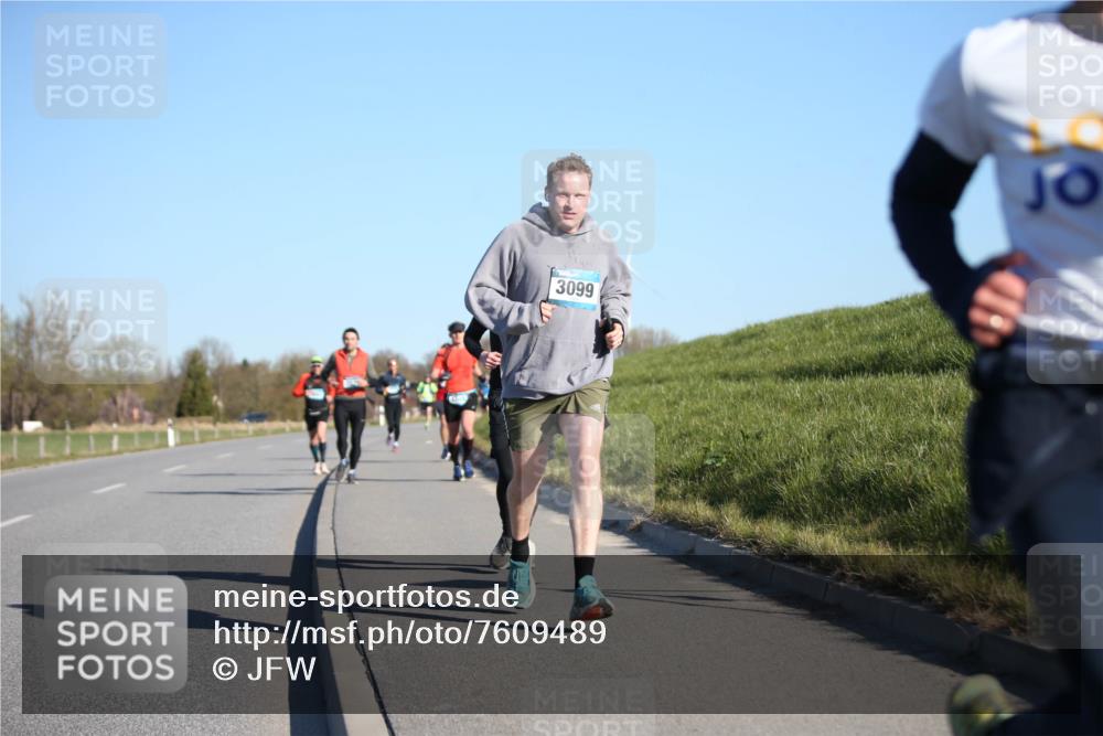 06.04.2025 - 44. Internationalen Wilhelmsburger Insellauf Jannik Wohlers http://msf.ph/oto/7609489 06.04.2025 09:23:35 Laufen 3099 meine-sportfotos.de