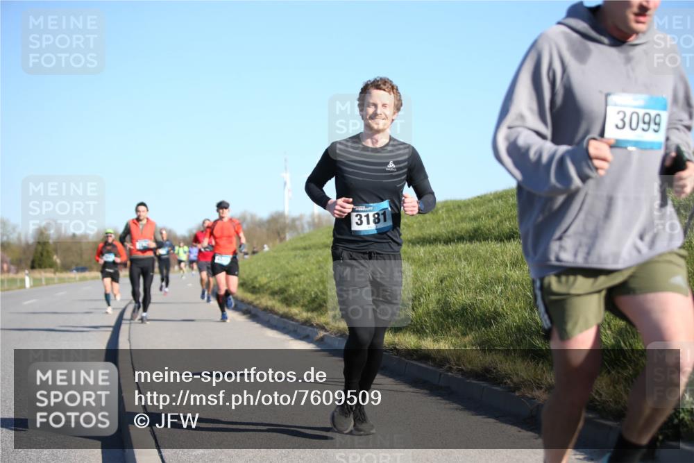 06.04.2025 - 44. Internationalen Wilhelmsburger Insellauf Jannik Wohlers http://msf.ph/oto/7609509 06.04.2025 09:23:37 Laufen 3181, 3099 meine-sportfotos.de