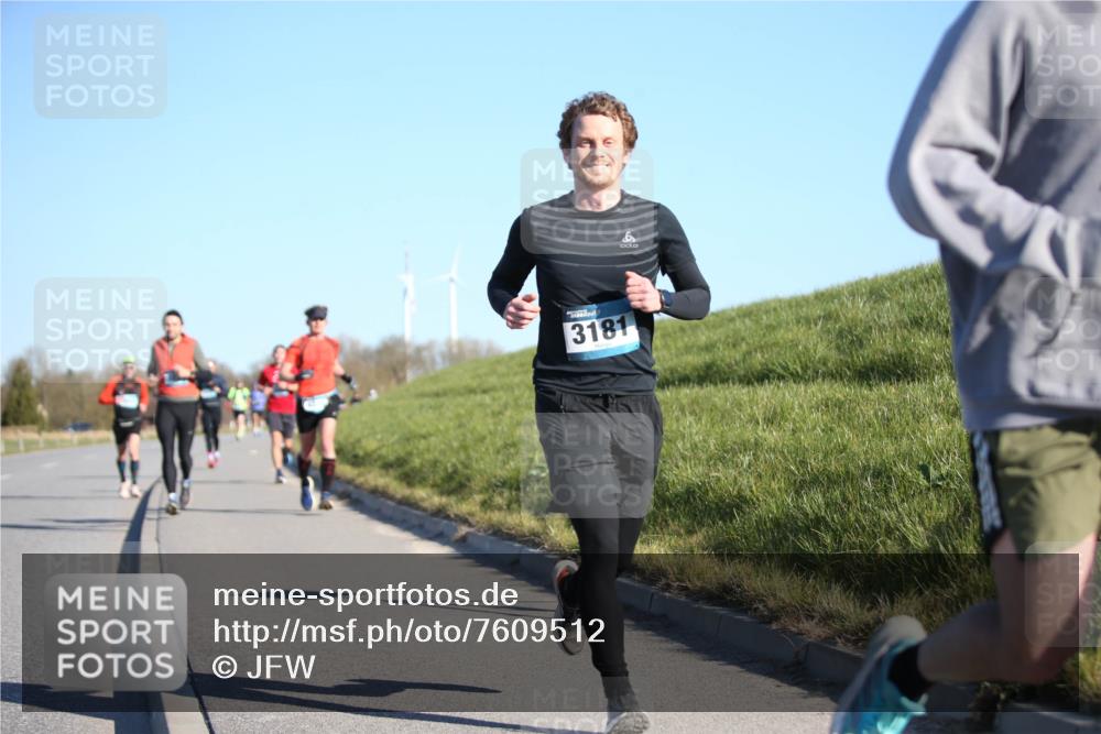 06.04.2025 - 44. Internationalen Wilhelmsburger Insellauf Jannik Wohlers http://msf.ph/oto/7609512 06.04.2025 09:23:37 Laufen 3181 meine-sportfotos.de