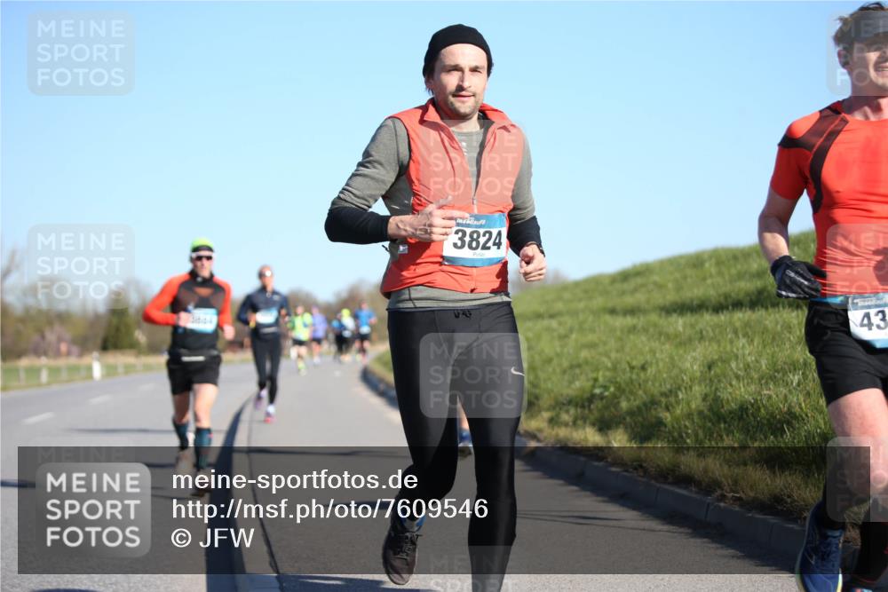 06.04.2025 - 44. Internationalen Wilhelmsburger Insellauf Jannik Wohlers http://msf.ph/oto/7609546 06.04.2025 09:23:41 Laufen 3824, 128, 43 meine-sportfotos.de