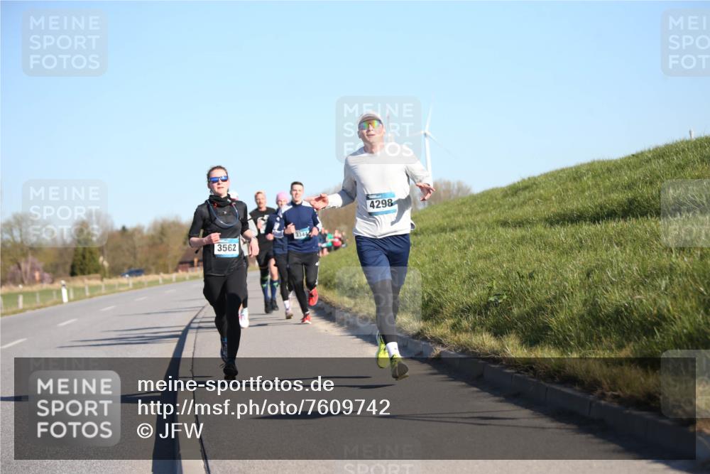 06.04.2025 - 44. Internationalen Wilhelmsburger Insellauf Jannik Wohlers http://msf.ph/oto/7609742 06.04.2025 09:24:07 Laufen 3562, 3344, 4298 meine-sportfotos.de