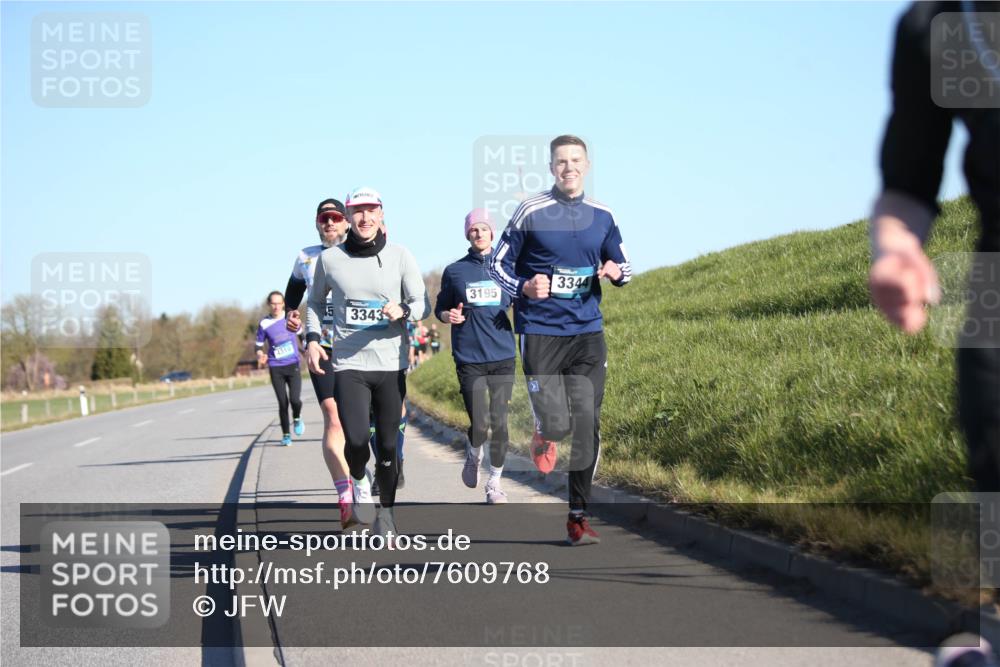06.04.2025 - 44. Internationalen Wilhelmsburger Insellauf Jannik Wohlers http://msf.ph/oto/7609768 06.04.2025 09:24:10 Laufen 3343, 4310, 3195, 3344 meine-sportfotos.de