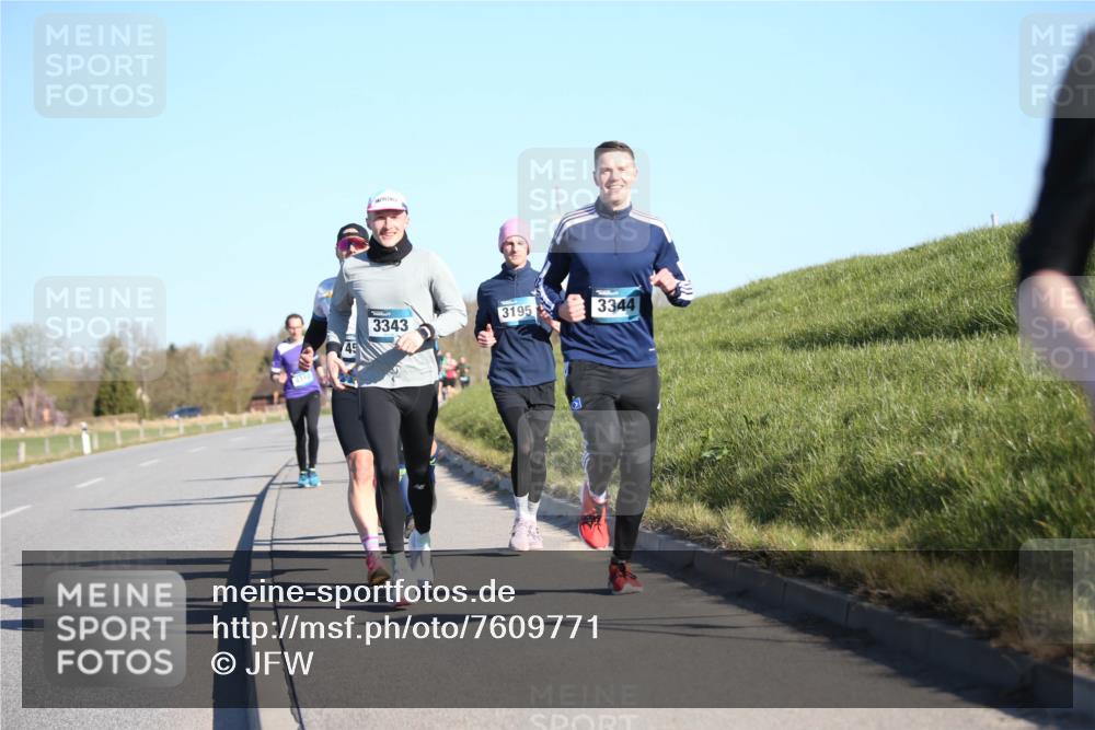 06.04.2025 - 44. Internationalen Wilhelmsburger Insellauf Jannik Wohlers http://msf.ph/oto/7609771 06.04.2025 09:24:10 Laufen 3195, 3343, 45, 3344 meine-sportfotos.de