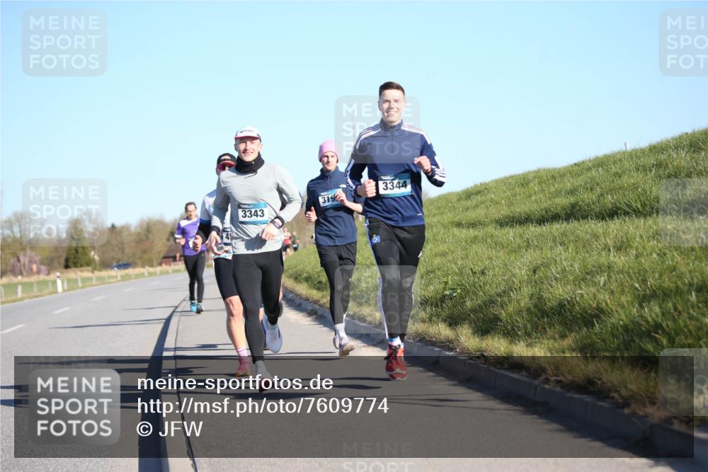 06.04.2025 - 44. Internationalen Wilhelmsburger Insellauf Jannik Wohlers http://msf.ph/oto/7609774 06.04.2025 09:24:10 Laufen 3343, 319, 3344 meine-sportfotos.de