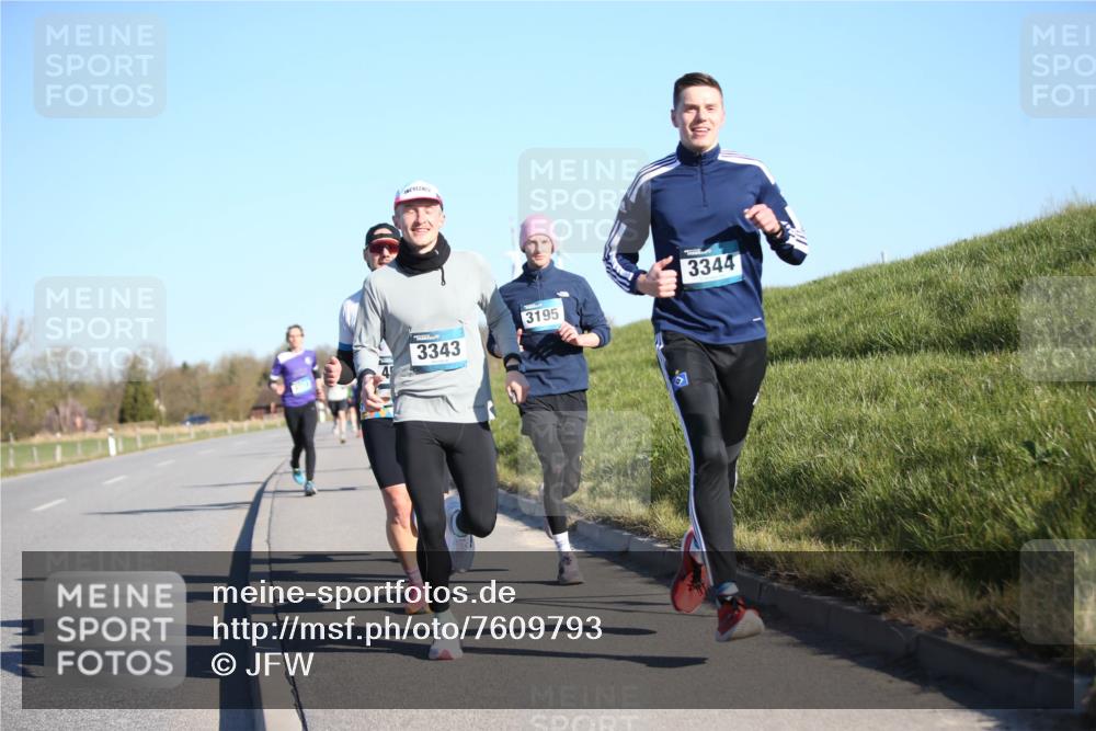 06.04.2025 - 44. Internationalen Wilhelmsburger Insellauf Jannik Wohlers http://msf.ph/oto/7609793 06.04.2025 09:24:11 Laufen 3343, 3195, 3344 meine-sportfotos.de