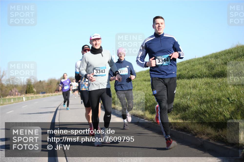06.04.2025 - 44. Internationalen Wilhelmsburger Insellauf Jannik Wohlers http://msf.ph/oto/7609795 06.04.2025 09:24:11 Laufen 3344, 3343, 3195 meine-sportfotos.de