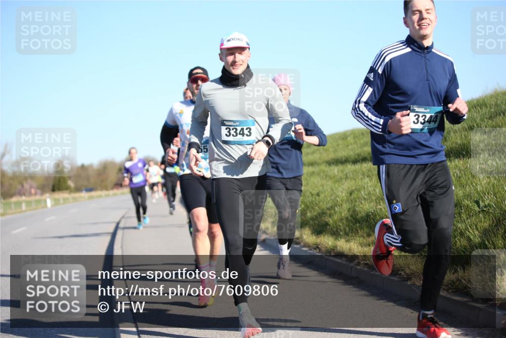 06.04.2025 - 44. Internationalen Wilhelmsburger Insellauf Jannik Wohlers http://msf.ph/oto/7609806 06.04.2025 09:24:11 Laufen 3343, 3344 meine-sportfotos.de