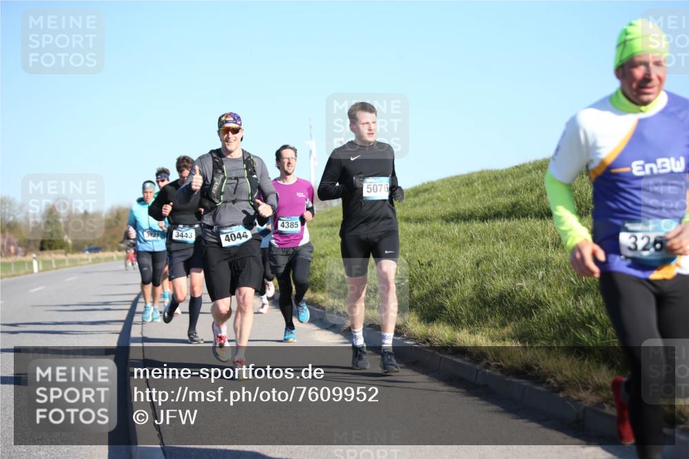 06.04.2025 - 44. Internationalen Wilhelmsburger Insellauf Jannik Wohlers http://msf.ph/oto/7609952 06.04.2025 09:24:25 Laufen 4385, 3443, 4044, 5076, 326 meine-sportfotos.de