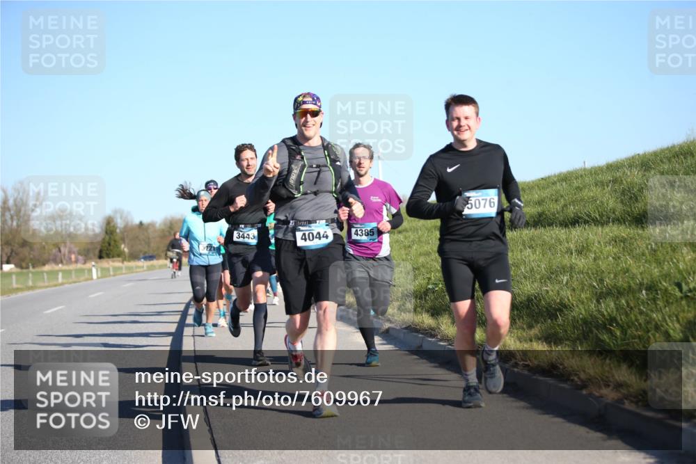 06.04.2025 - 44. Internationalen Wilhelmsburger Insellauf Jannik Wohlers http://msf.ph/oto/7609967 06.04.2025 09:24:25 Laufen 5076, 3443, 4044, 4385 meine-sportfotos.de