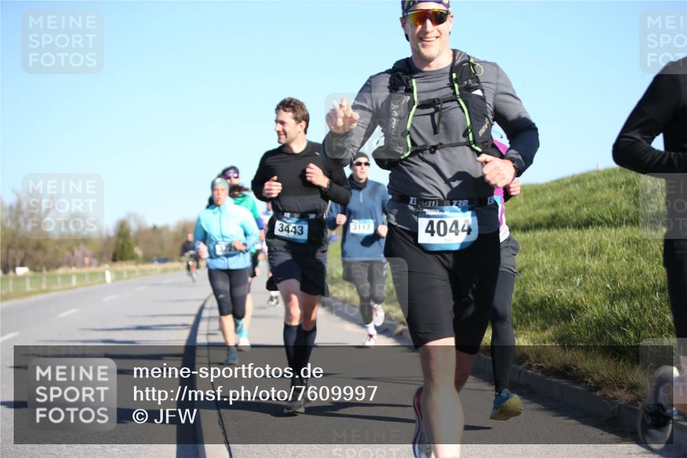 06.04.2025 - 44. Internationalen Wilhelmsburger Insellauf Jannik Wohlers http://msf.ph/oto/7609997 06.04.2025 09:24:26 Laufen 3443, 3117, 4044 meine-sportfotos.de