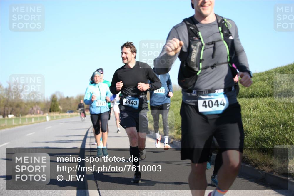 06.04.2025 - 44. Internationalen Wilhelmsburger Insellauf Jannik Wohlers http://msf.ph/oto/7610003 06.04.2025 09:24:27 Laufen 3721, 3443, 3117, 4044 meine-sportfotos.de
